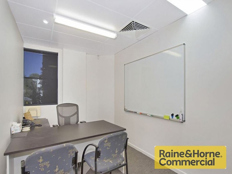 2/19 Days Road, Grange QLD 4051