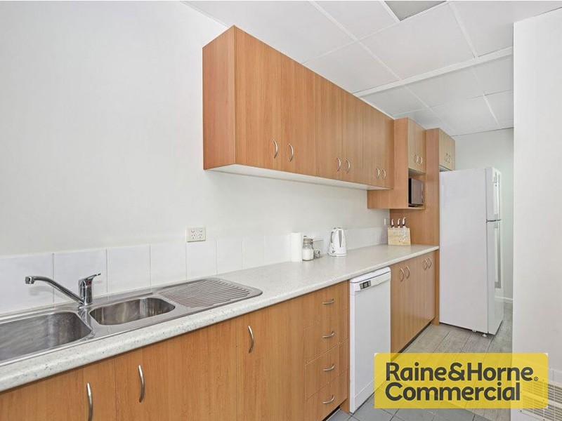 2/19 Days Road, Grange QLD 4051