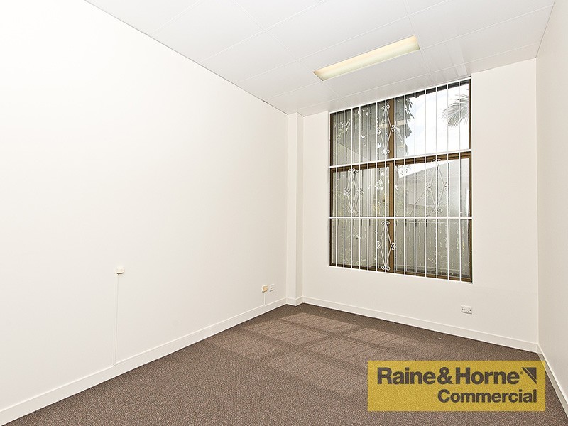 2/6 Nepean Avenue, Arana Hills QLD 4054
