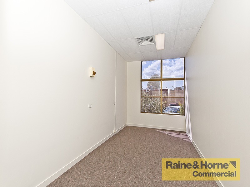 2/6 Nepean Avenue, Arana Hills QLD 4054