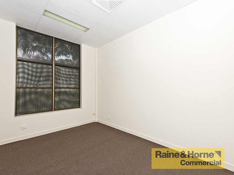 2/6 Nepean Avenue, Arana Hills QLD 4054