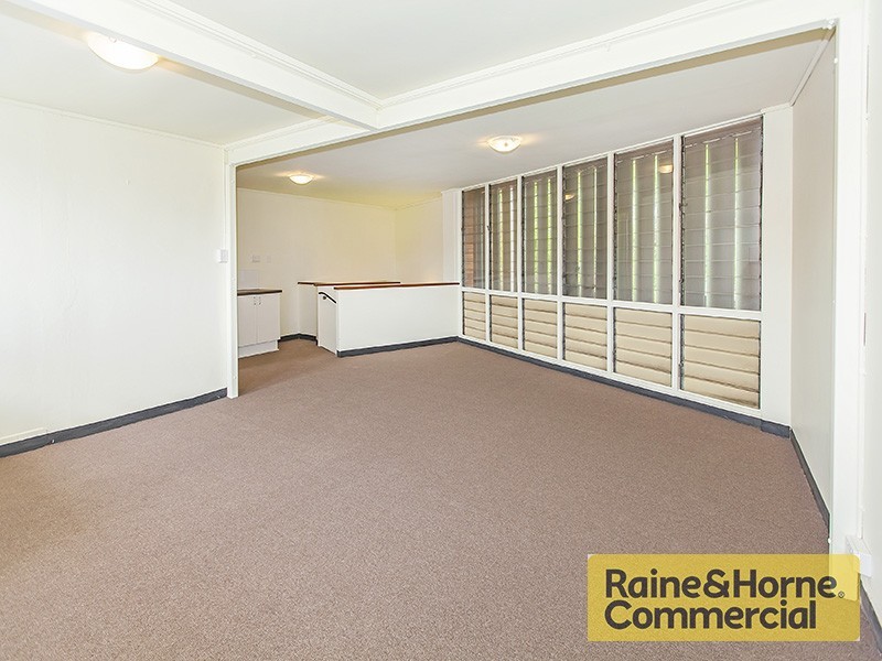 15 Racecourse Road, Hamilton QLD 4007