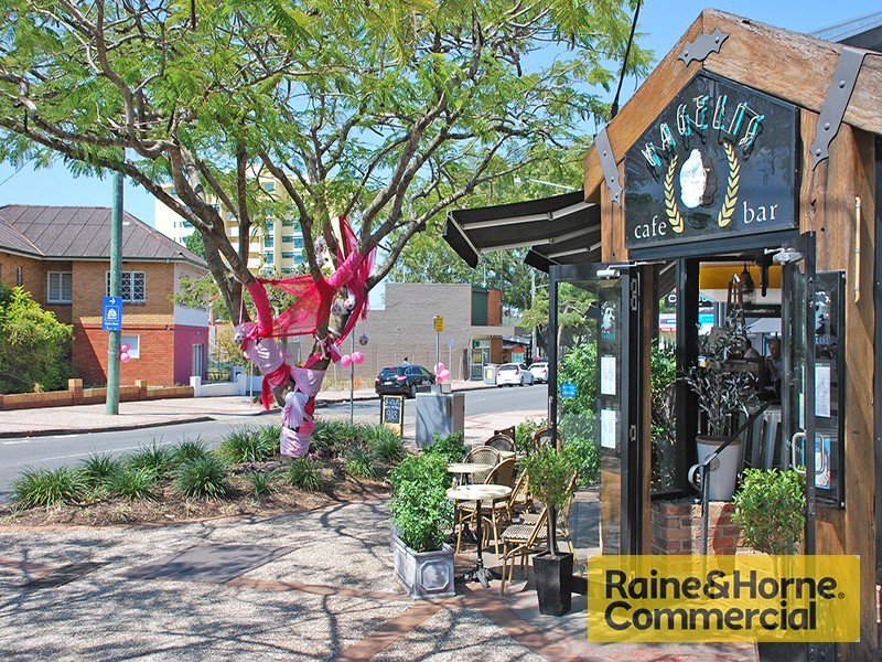 15 Racecourse Road, Hamilton QLD 4007