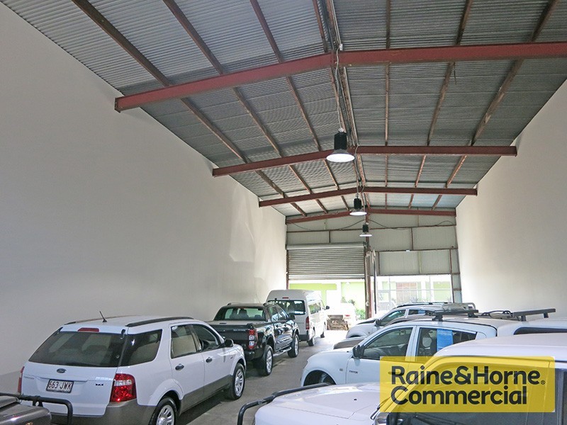 17 Greg Chappell Street, Albion QLD 4010