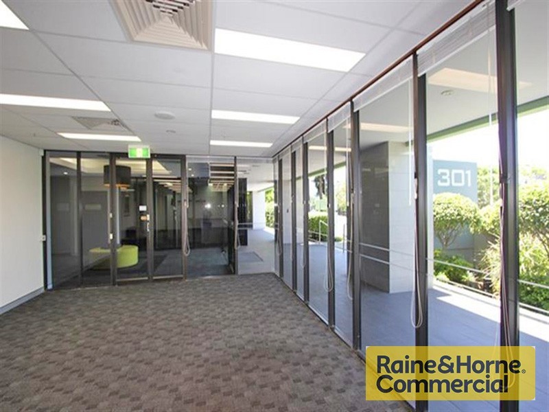 GF/301 Coronation Drive, Milton QLD 4064