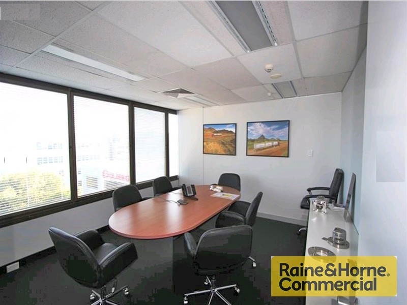 2.04/303 Coronation Drive, Milton QLD 4064