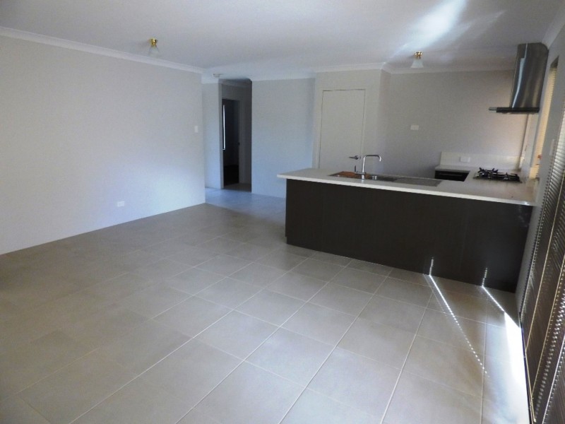 7 Ward Crescent, Kelmscott WA 6111