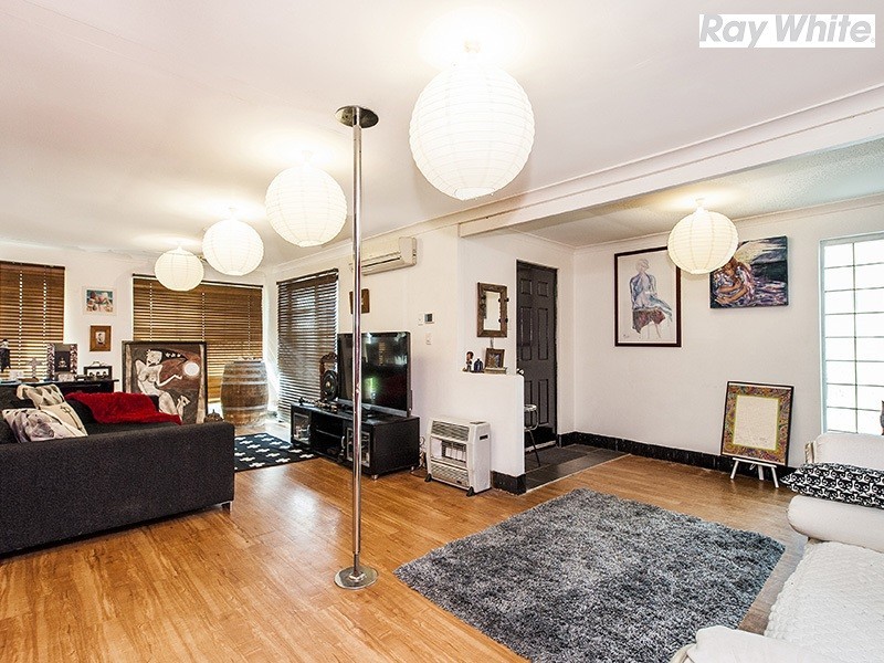 4 Forest Court, Armadale WA 6112