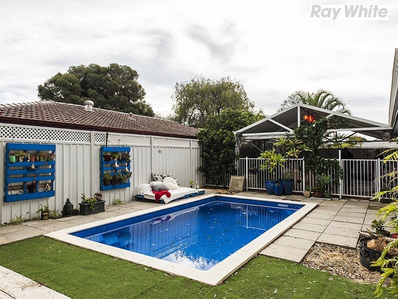 4 Forest Court, Armadale WA 6112
