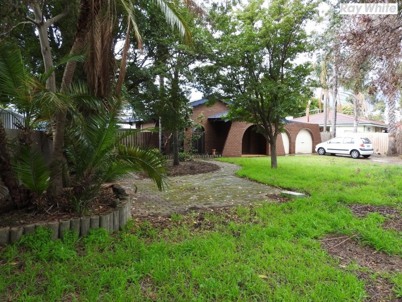 24 Delamere Way, Camillo WA 6111
