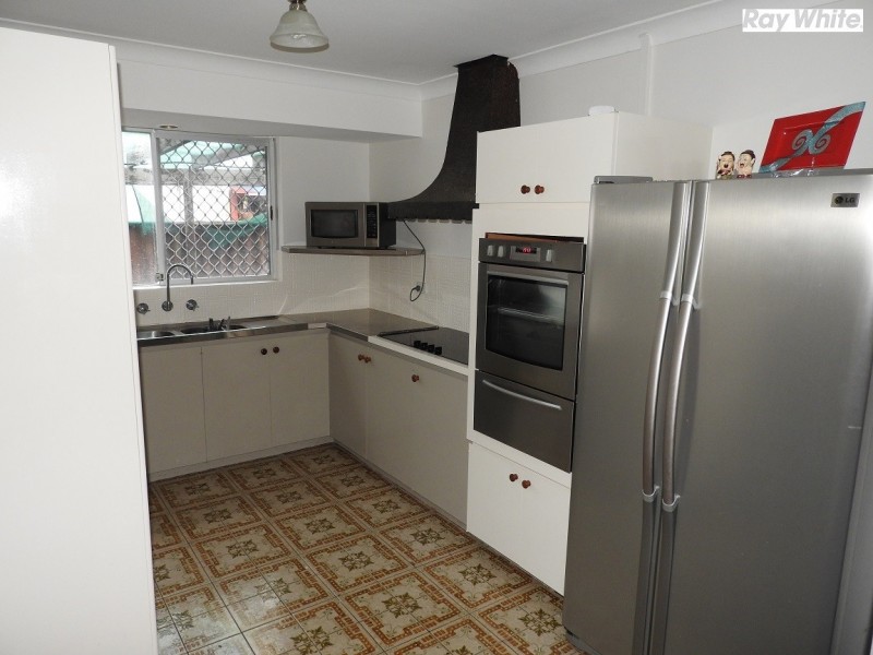24 Delamere Way, Camillo WA 6111