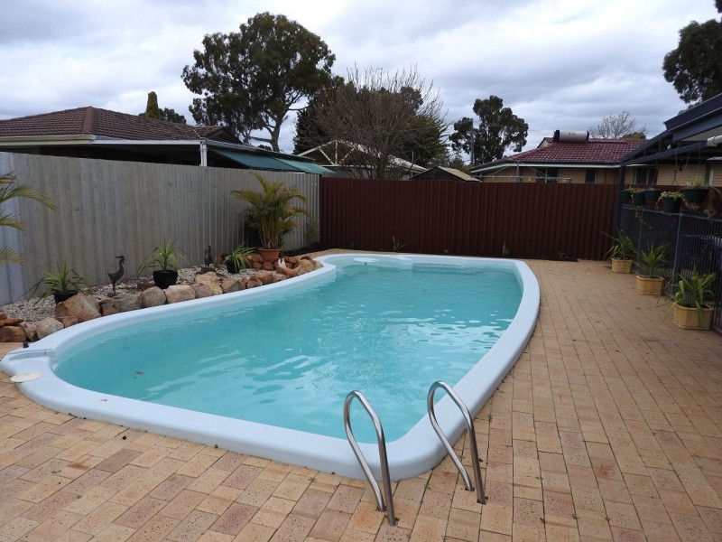 24 Delamere Way, Camillo WA 6111