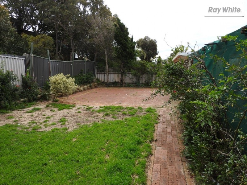 17 Jade Street, Mount Richon WA 6112
