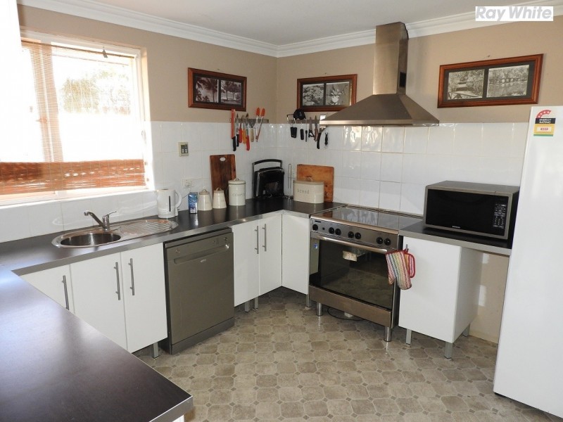 16 Stott Close, Armadale WA 6112