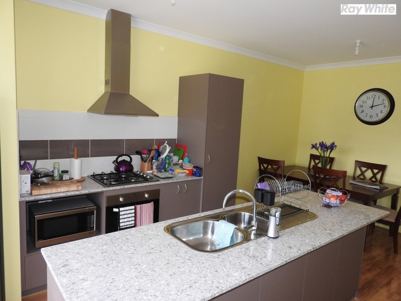 8b Calvert Loop, Hilbert WA 6112