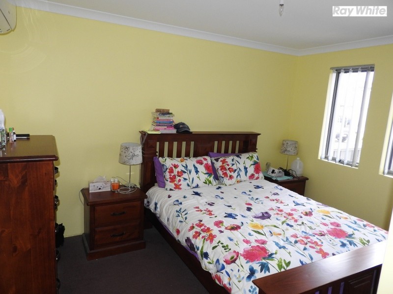 8b Calvert Loop, Hilbert WA 6112