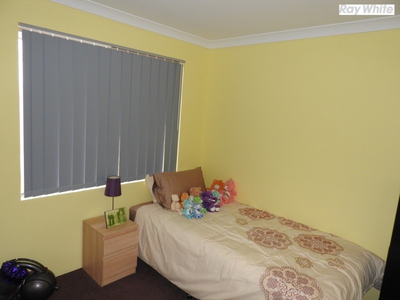 8b Calvert Loop, Hilbert WA 6112