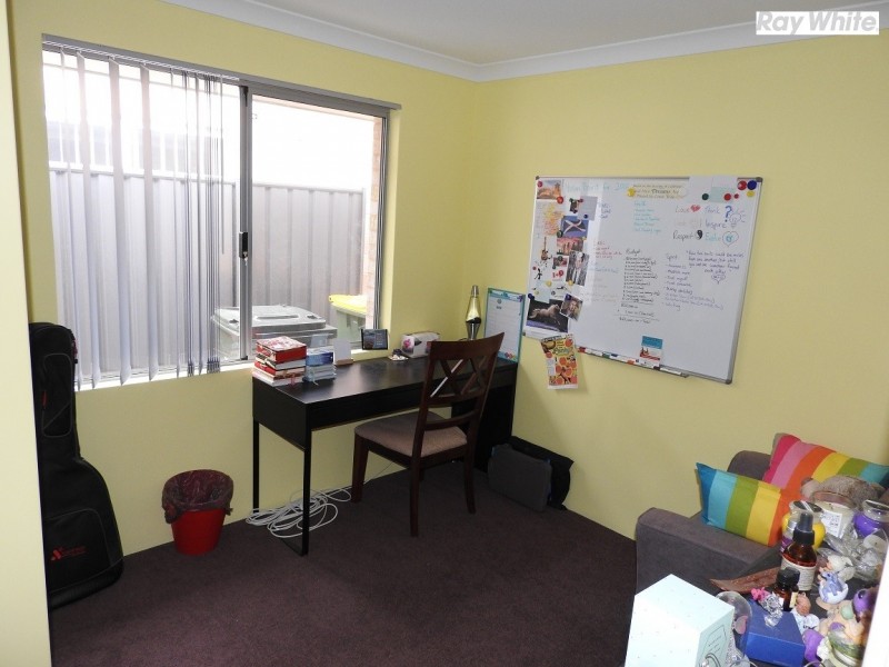 8b Calvert Loop, Hilbert WA 6112