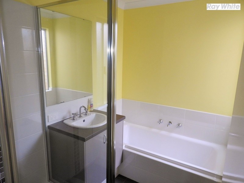 8b Calvert Loop, Hilbert WA 6112