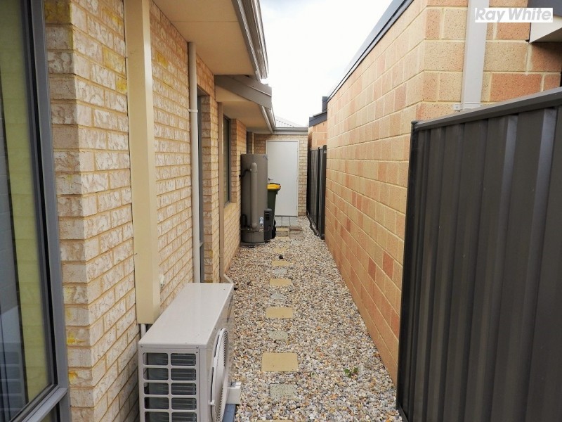 8b Calvert Loop, Hilbert WA 6112