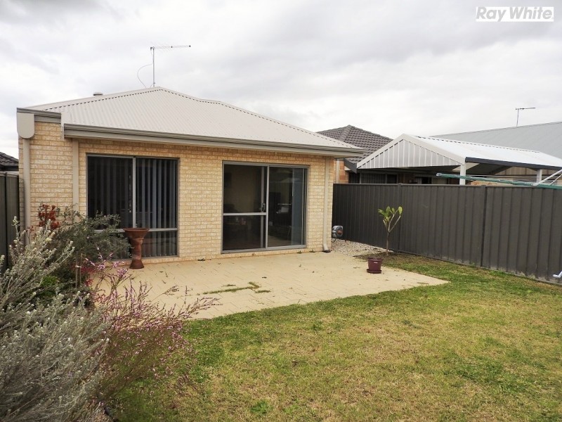 8b Calvert Loop, Hilbert WA 6112