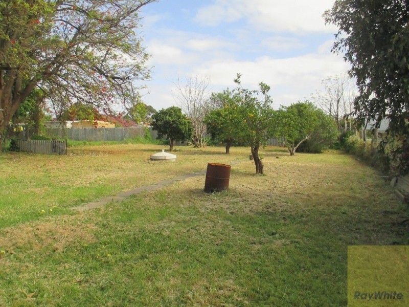 7 Banyard Avenue, Kelmscott WA 6111