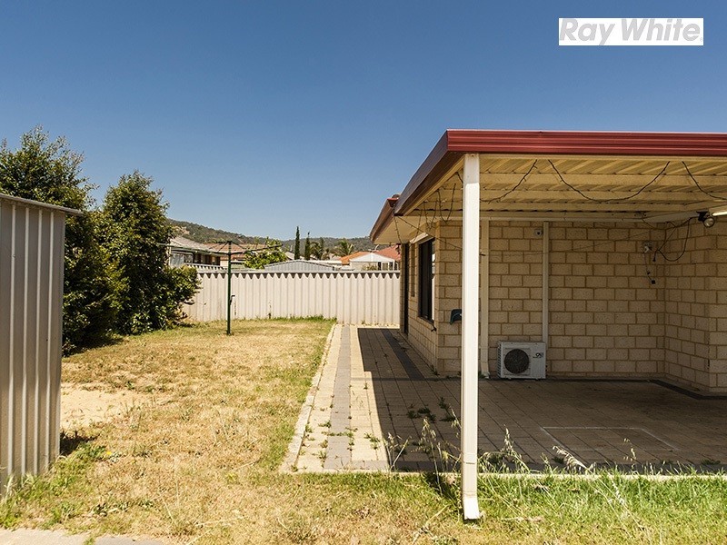 4 Hastie Close, Brookdale WA 6112