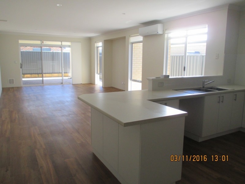 11 Casitas Street, Champion Lakes WA 6111