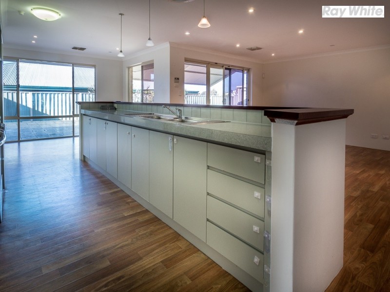 14 Firestone Place, Meadow Springs WA 6210