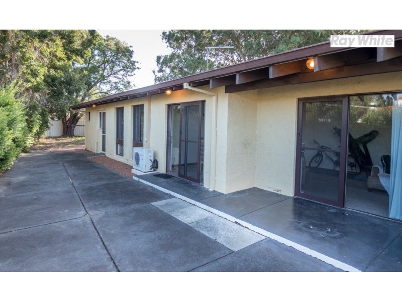 4 Erica Street, Kelmscott WA 6111