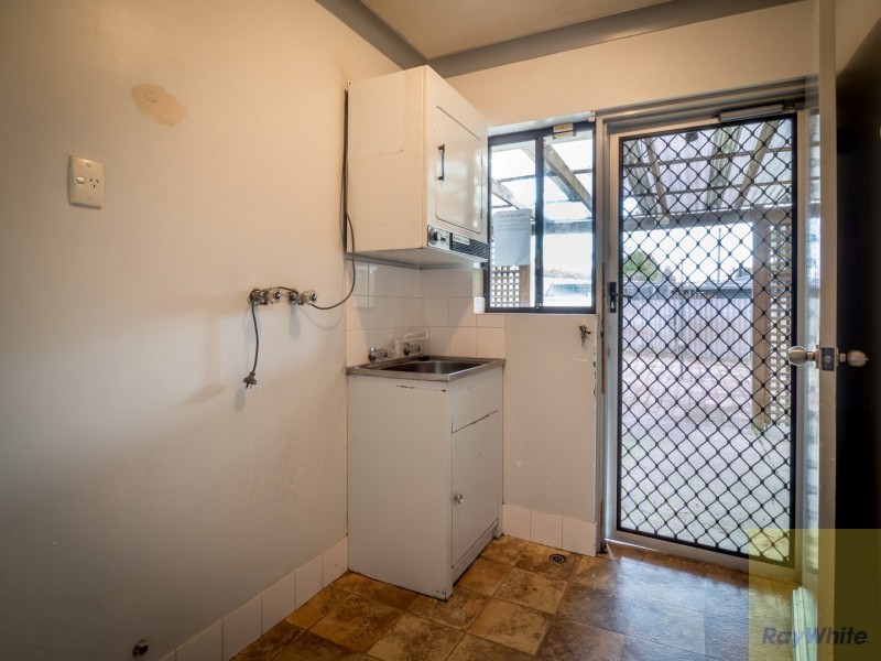 14 Bessant Court, Camillo WA 6111