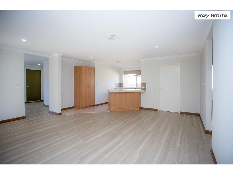 8a Woburn Way, Kelmscott WA 6111