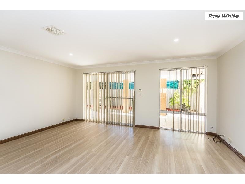 8a Woburn Way, Kelmscott WA 6111