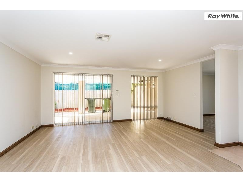 8a Woburn Way, Kelmscott WA 6111