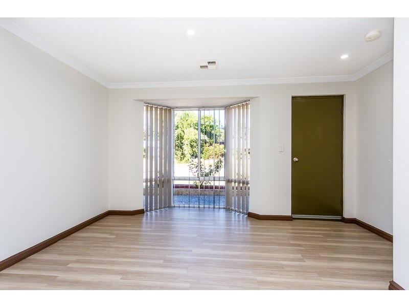 8a Woburn Way, Kelmscott WA 6111