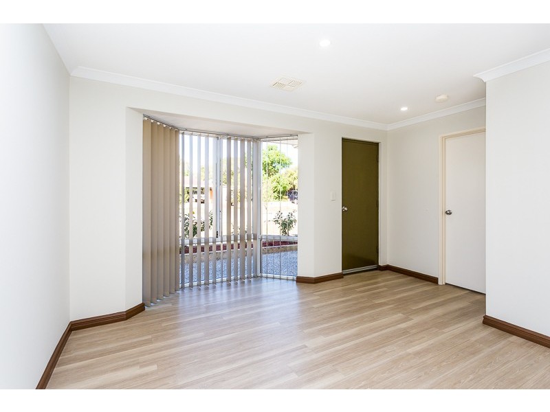 8a Woburn Way, Kelmscott WA 6111