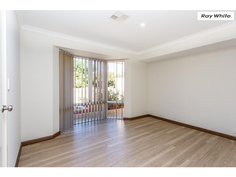 8a Woburn Way, Kelmscott WA 6111