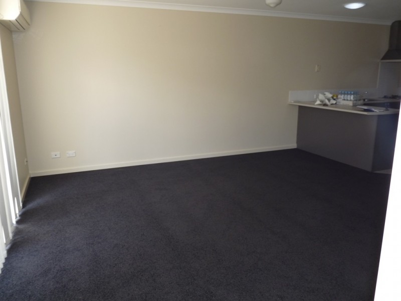 8b Devonshire Terrace, Armadale WA 6112