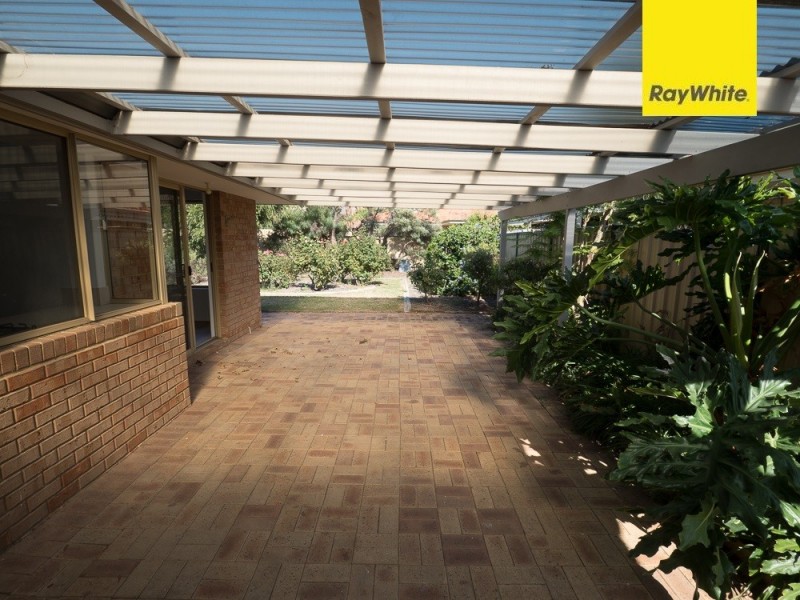 61 Inverness Circle, Camillo WA 6111