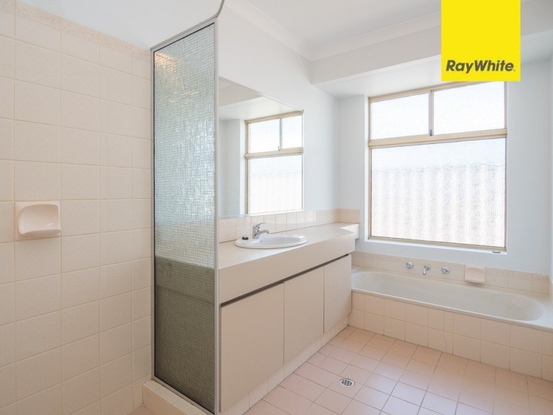 61 Inverness Circle, Camillo WA 6111