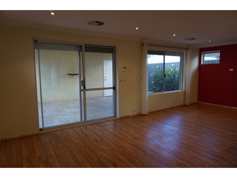 41 Barrington Avenue, Champion Lakes WA 6111