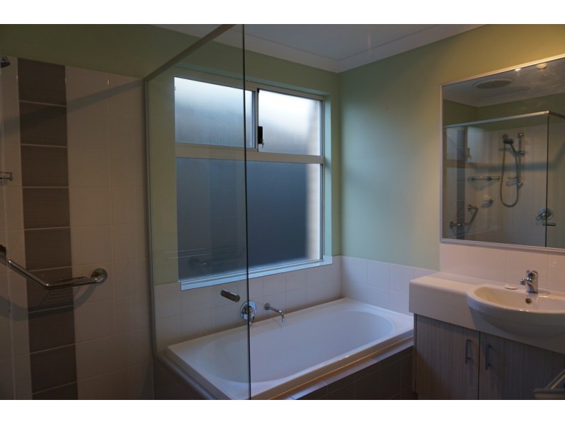 41 Barrington Avenue, Champion Lakes WA 6111