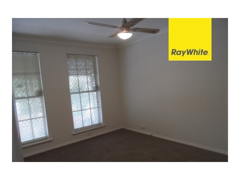 10 Harlow Street, Camillo WA 6111