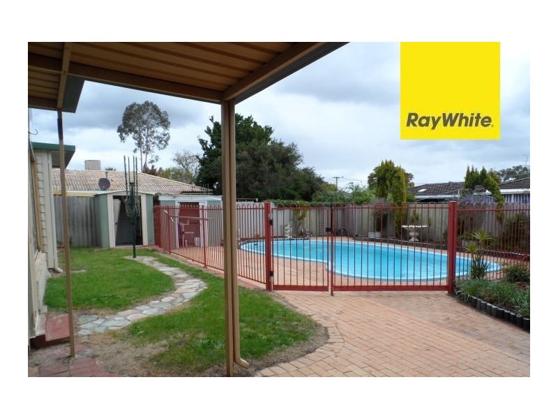 10 Harlow Street, Camillo WA 6111