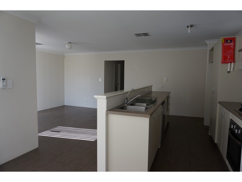 3/27 Sixth Road, Armadale WA 6112