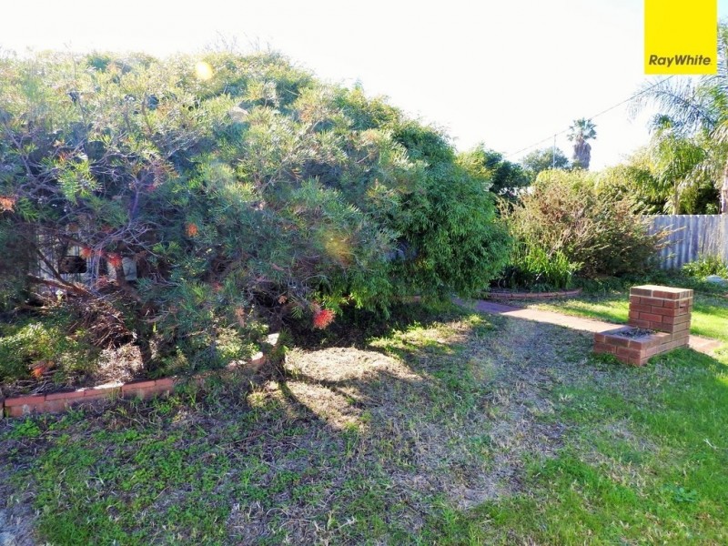 2 Junee Place, Armadale WA 6112