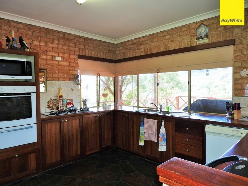 67 Amethyst Crescent, Mount Richon WA 6112