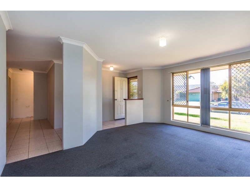 15 Kestrel Circle, Brookdale WA 6112