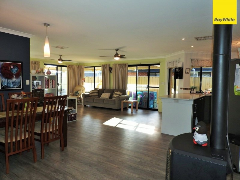 25 Lyrebird Loop, Seville Grove WA 6112