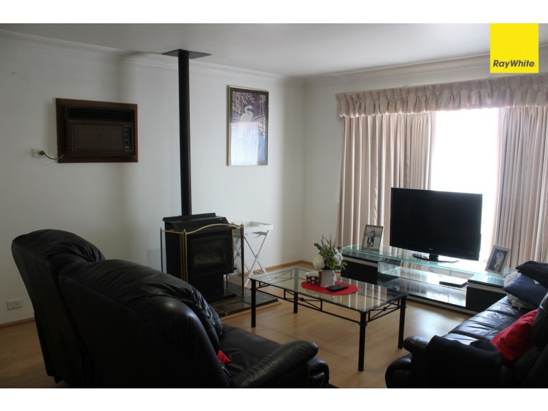 33 Parkfield Road, Kelmscott WA 6111